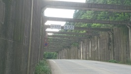 上の標識を見たら、あと数メートルで滋賀県大津市に入るんだ！